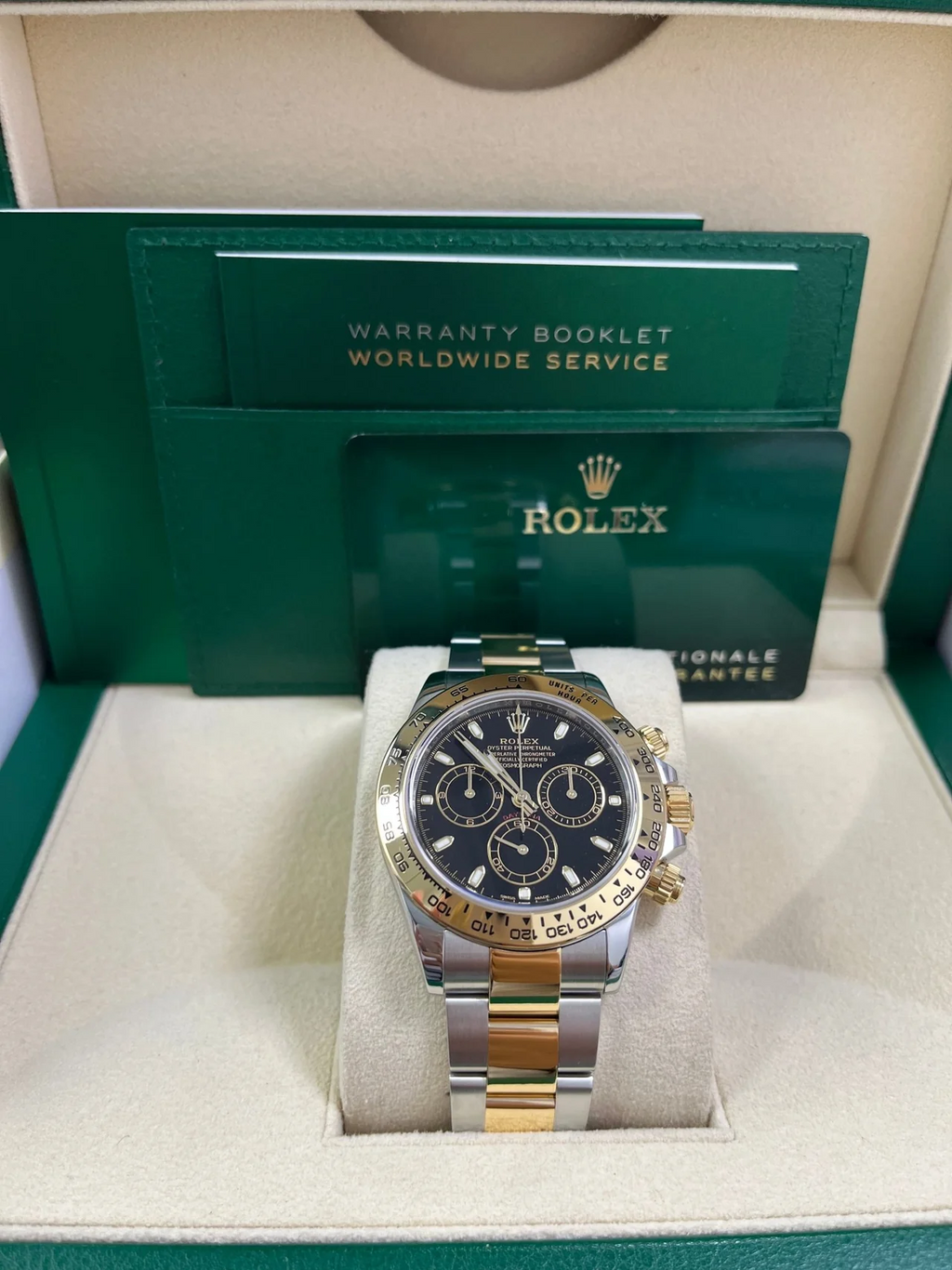 Rolex Daytona 40mm Yellow Rolesor Cosmograph - Black Index Dial