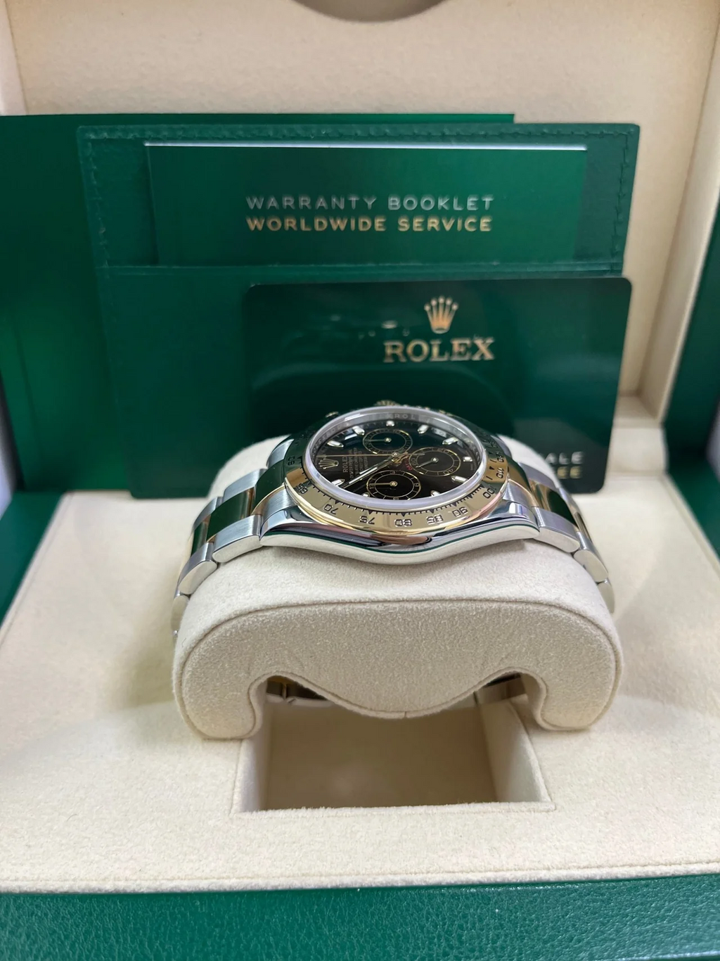 Rolex Daytona 40mm Yellow Rolesor Cosmograph - Black Index Dial
